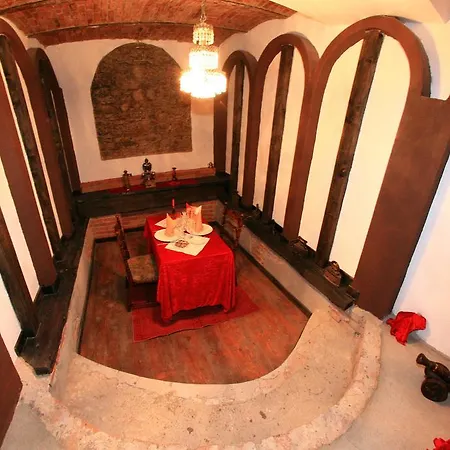 Castelul Lupilor בית הארחה Chimindia