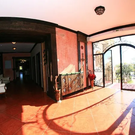 בית הארחה Castelul Lupilor Chimindia
