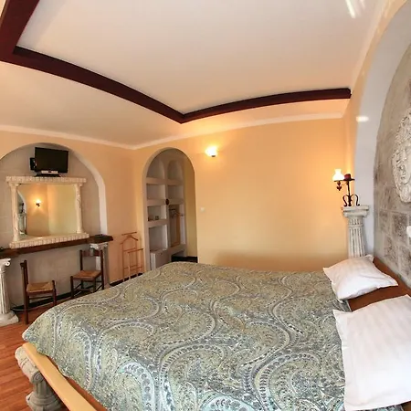 Castelul Lupilor בית הארחה Chimindia
